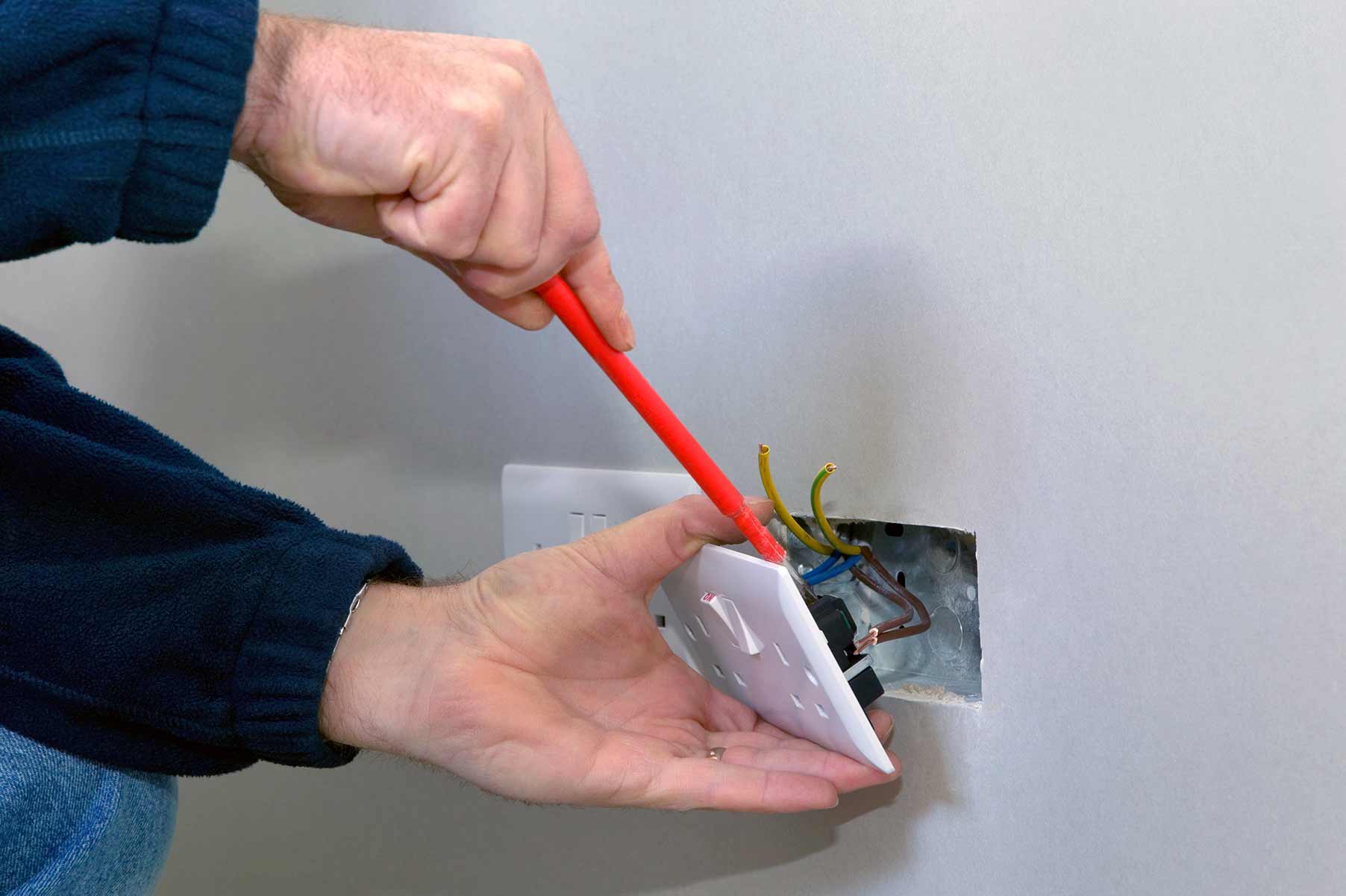 Our electricians can install plug sockets for domestic and commercial proeprties in Godalming and the local area. 